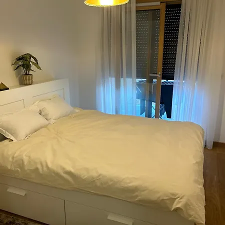 Luxurious 2 Bed Apt, Center 아파트 *
