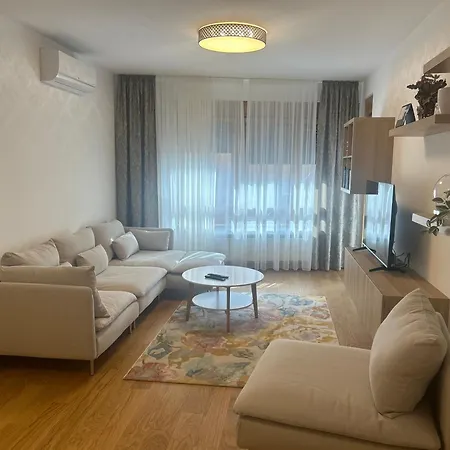 Luxurious 2 Bed Apt, Center 아파트